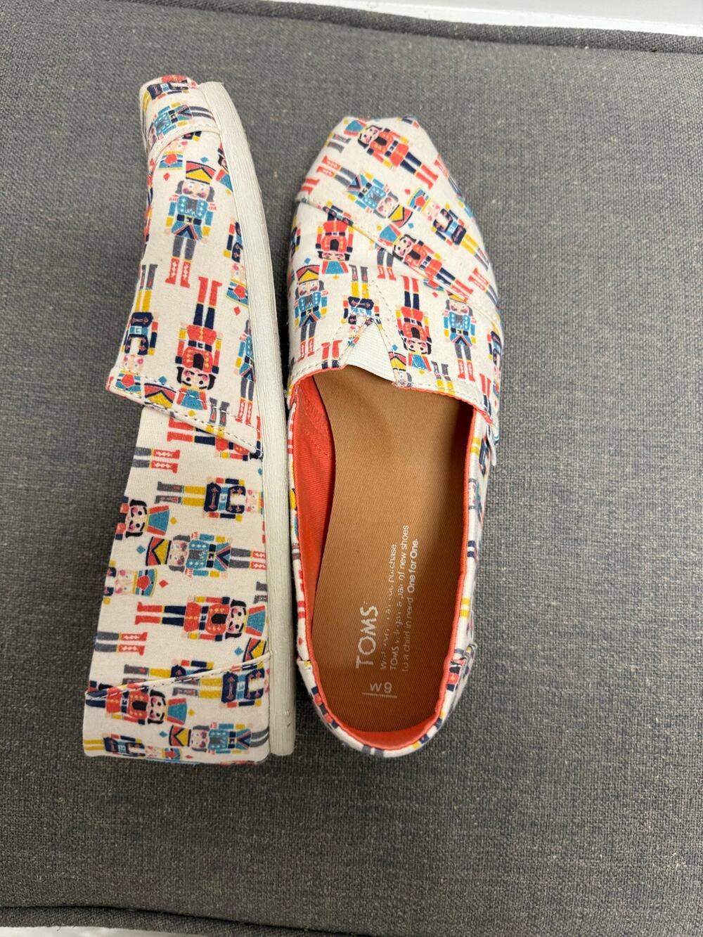 TOMS Holiday Christmas Alpargata Nutcracker shoes Slippers Women’s size 9